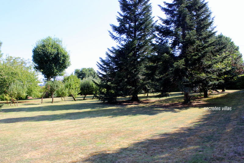 BOULIAC CENTRE EXCEPTIONNEL TERRAIN ARBORE 1350M2