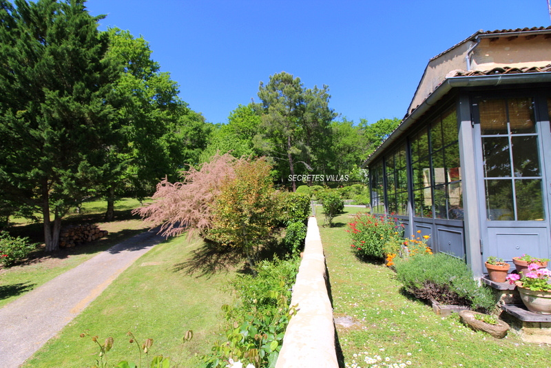 Photo LATRESNE MAISON EN PIERRE 18EME SUR PARC 2,9HA AVEC VUE image 3/6