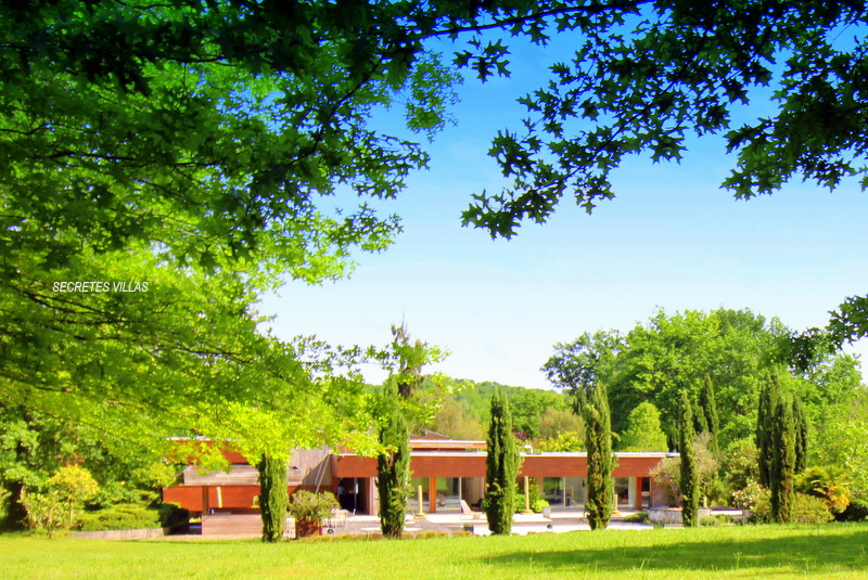 Photo POMPIGNAC PROPRIETE 540M2 BATI 302M2 HABITABLE PARC 2,3HA image 4/6