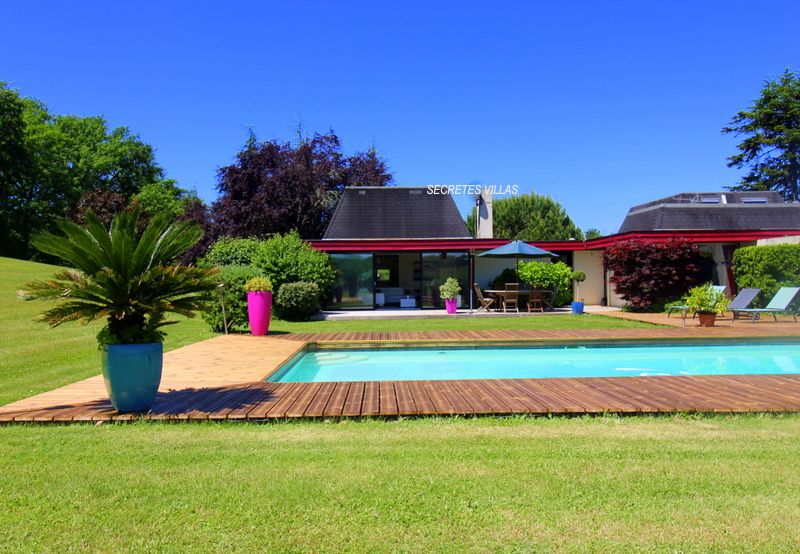 SALLEBOEUF VILLA D'ARCHITECTE 238M2 SUR PARC 1,3 HA AVEC VUE