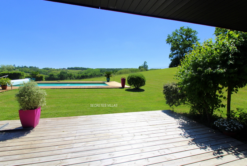 Photo SALLEBOEUF VILLA D'ARCHITECTE 238M2 SUR PARC 1,3 HA AVEC VUE image 2/6