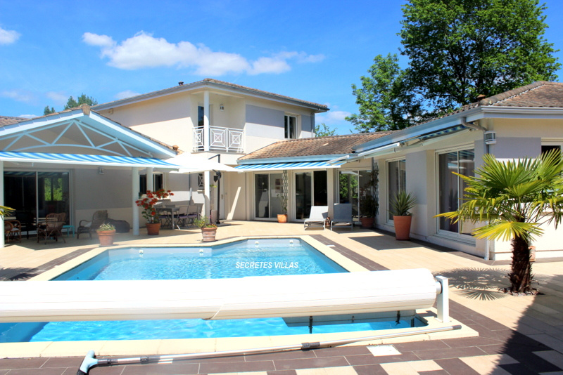 BOULIAC BELLE VILLA CONTEMPORAINE 300M2 SUR TERRAIN 2086M2