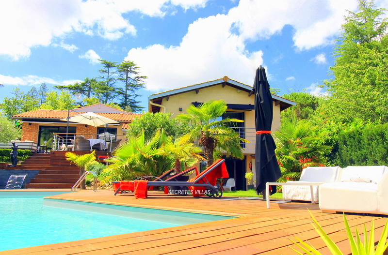 BOULIAC CENTRE RAVISSANTE VILLA DE CHARME 258M2 AVEC PISCINE