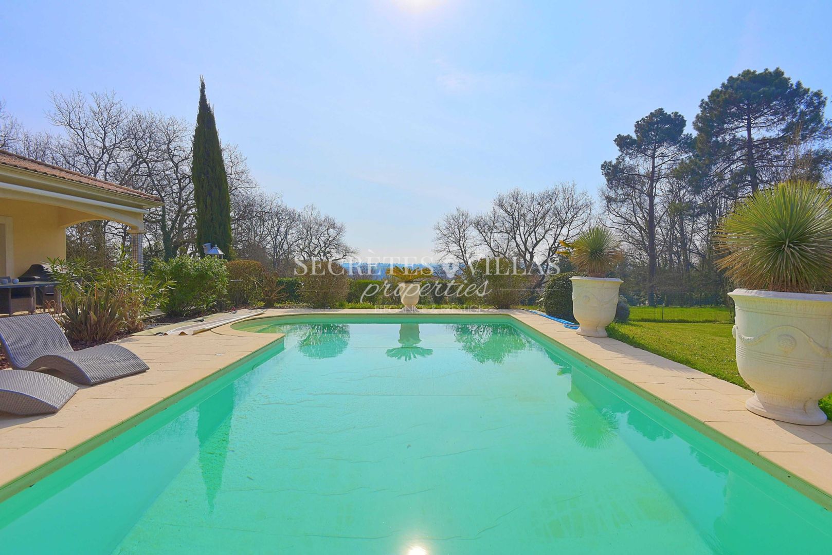 Photo LATRESNE EMPLACEMENT UNIQUE VILLA 215M2 PARC 3000M2 image 2/6