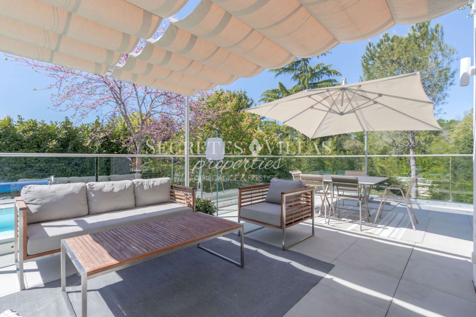 LATRESNE VILLA CONTEMPORAINE TOIT TERRASSE 160M2 ET PISCINE