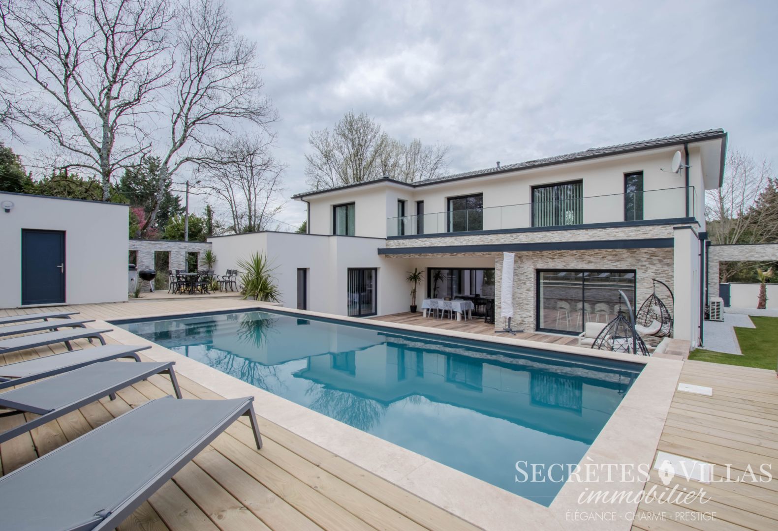  HAUT LATRESNE SUPERBE VILLA CONTEMPORAINE 277M2  SUR 1100M2