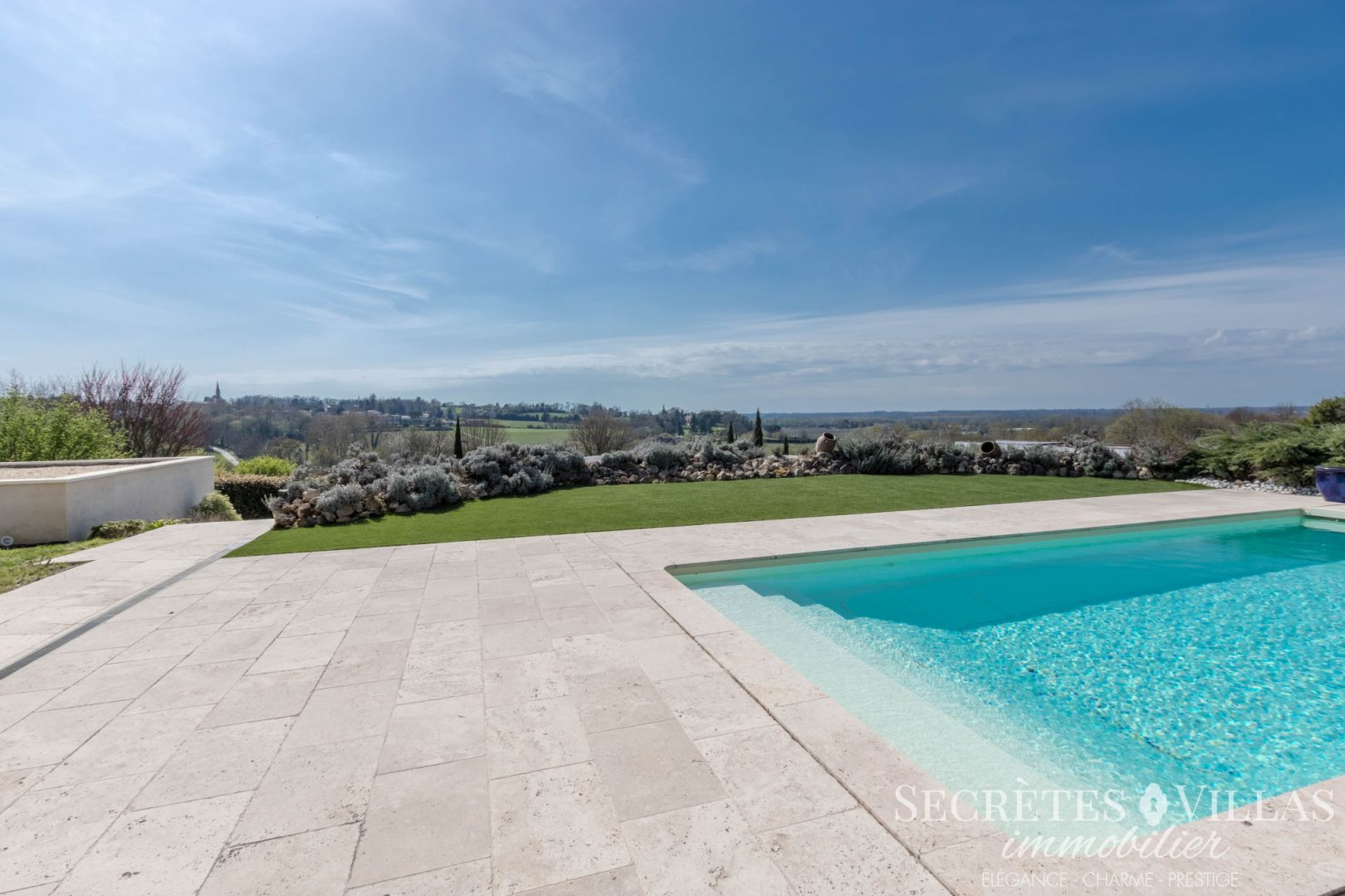 Photo PROPRIETE EN PIERRE 390M2 TERRAIN 4042m2 VUE EXCEPTIONNELLE image 2/6