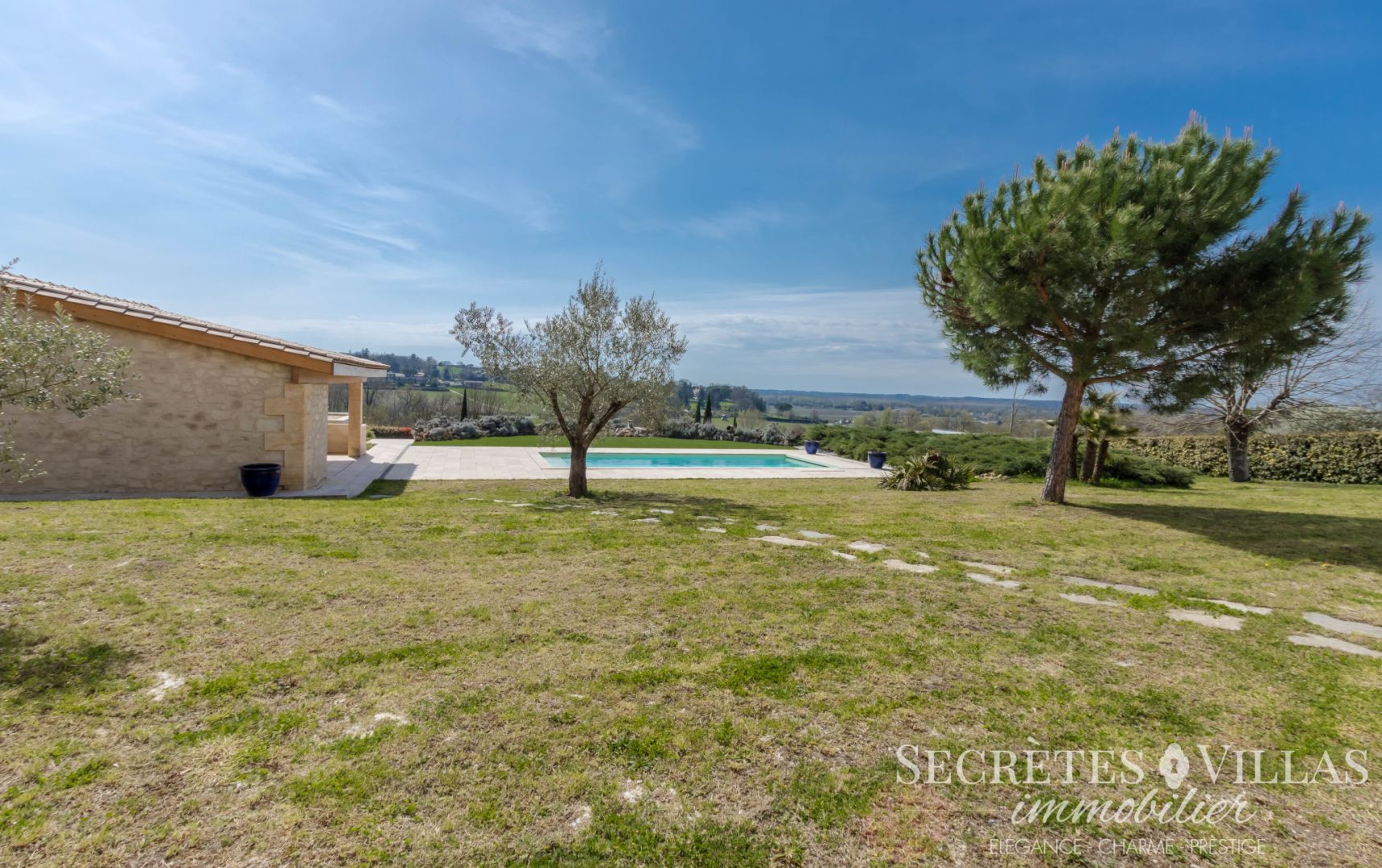 Photo PROPRIETE EN PIERRE 390M2 TERRAIN 4042m2 VUE EXCEPTIONNELLE image 3/6