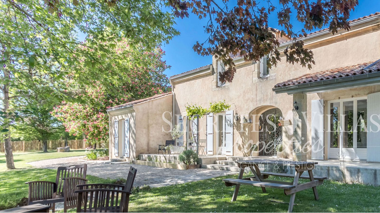 POMPIGNAC PROPRIETE 275M2 PARC 8800M2 AVEC VUE