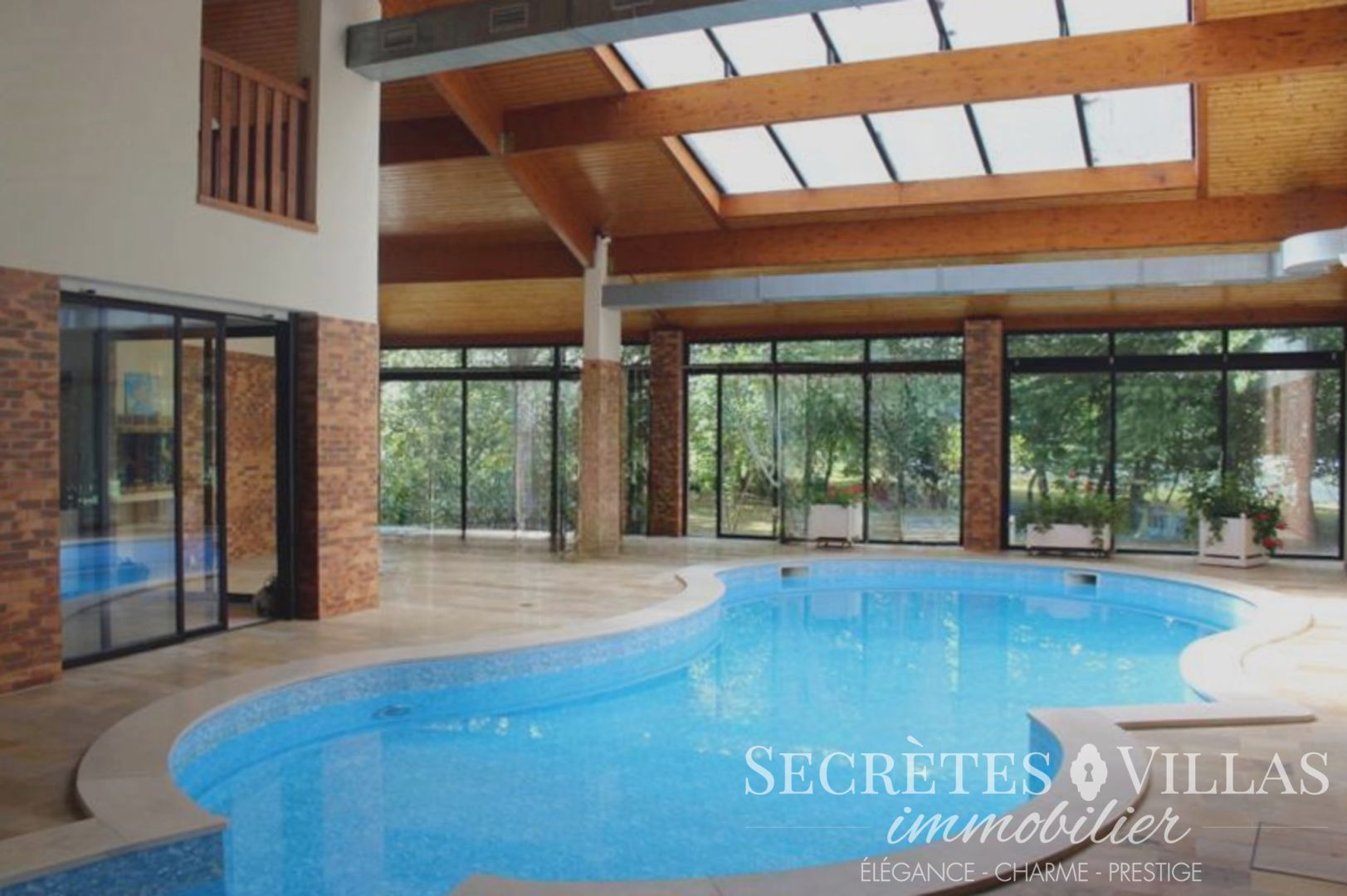 Photo CREON VILLA ARCHITECTE 333M2 PARC 1,6HA PISCINE INTERIEURE image 3/6