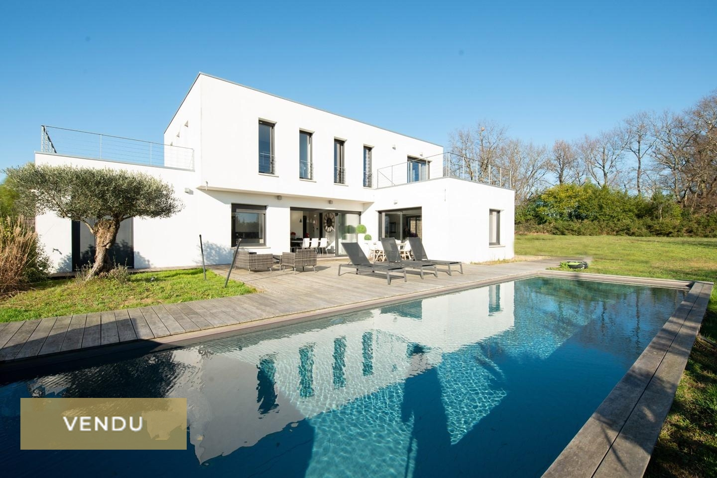 Photo HAUT BOULIAC VILLA CONTEMPORAINE 170M2 sur 2000M2 ET PISCINE image 1/6