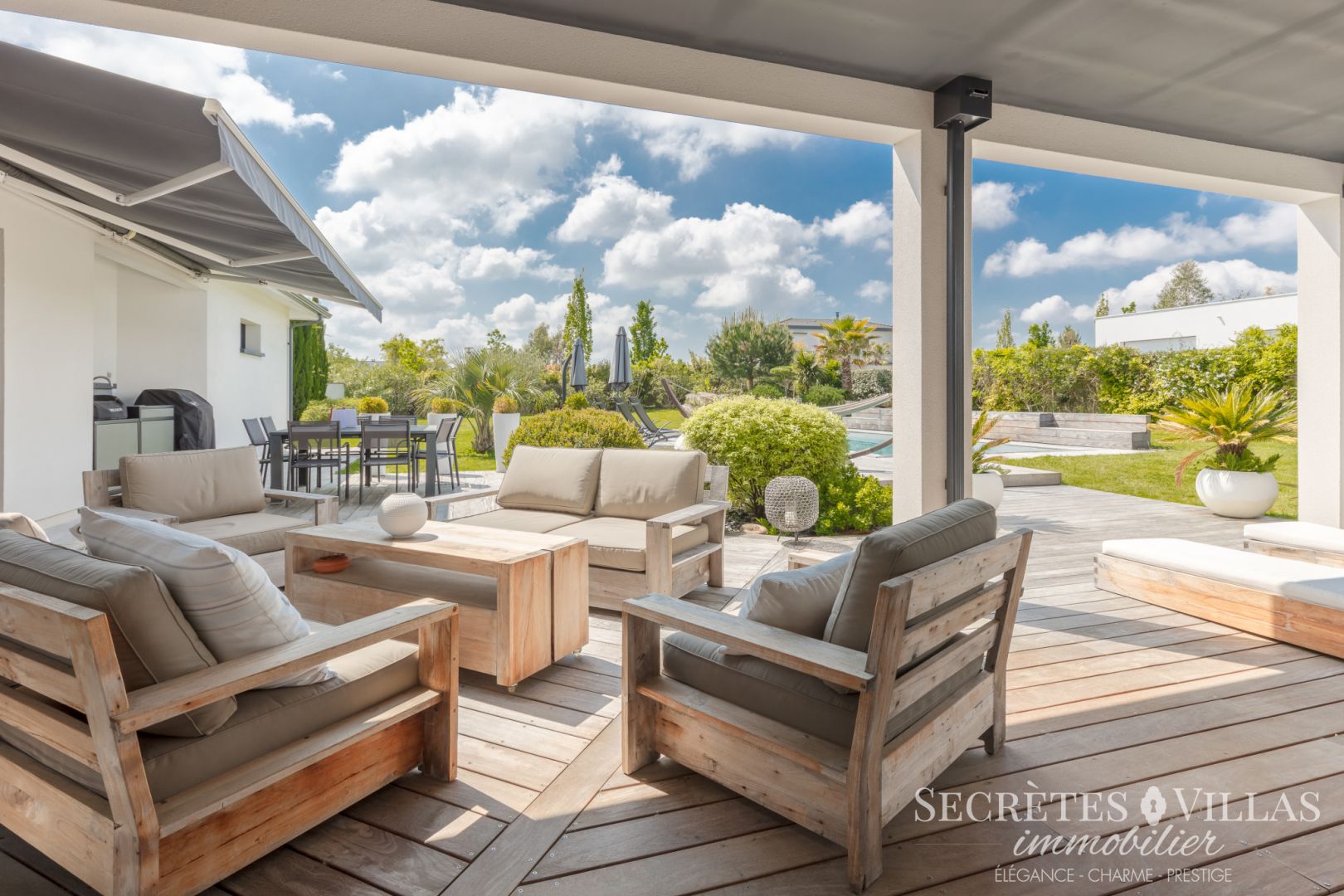 Photo HAUT BOULIAC SUPERBE  VILLA CONTEMPORAINE 254M2 SUR 1992M2 image 2/6