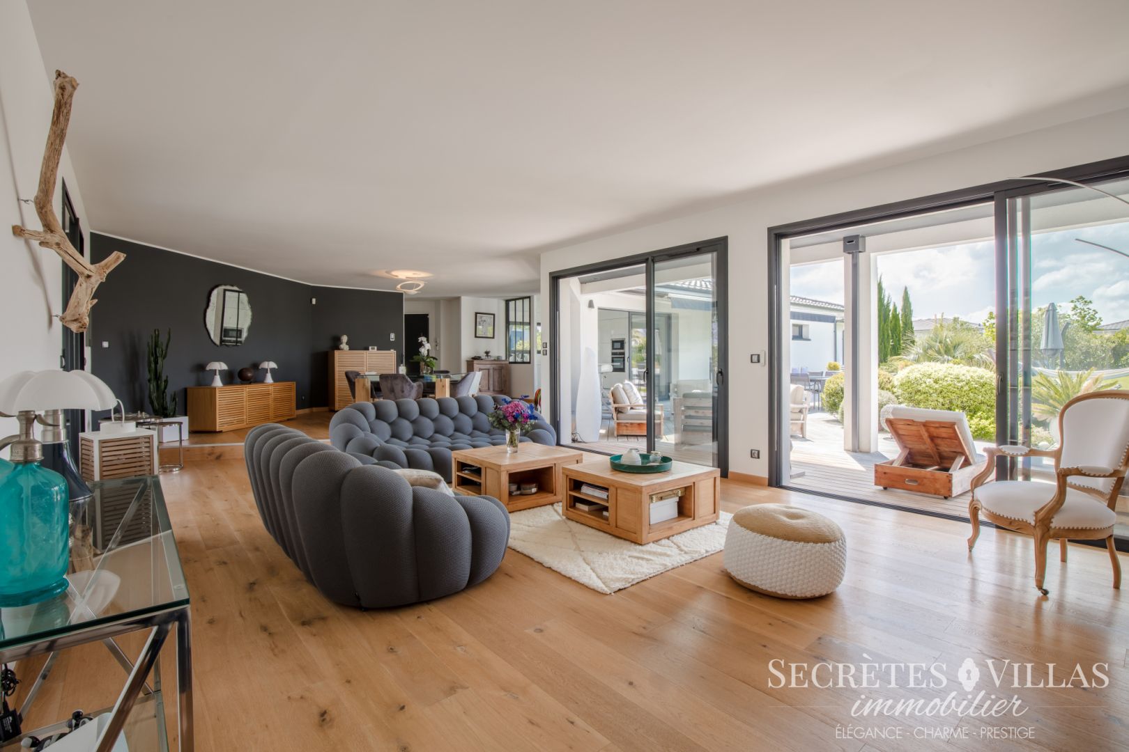 Photo HAUT BOULIAC SUPERBE  VILLA CONTEMPORAINE 254M2 SUR 1992M2 image 3/6