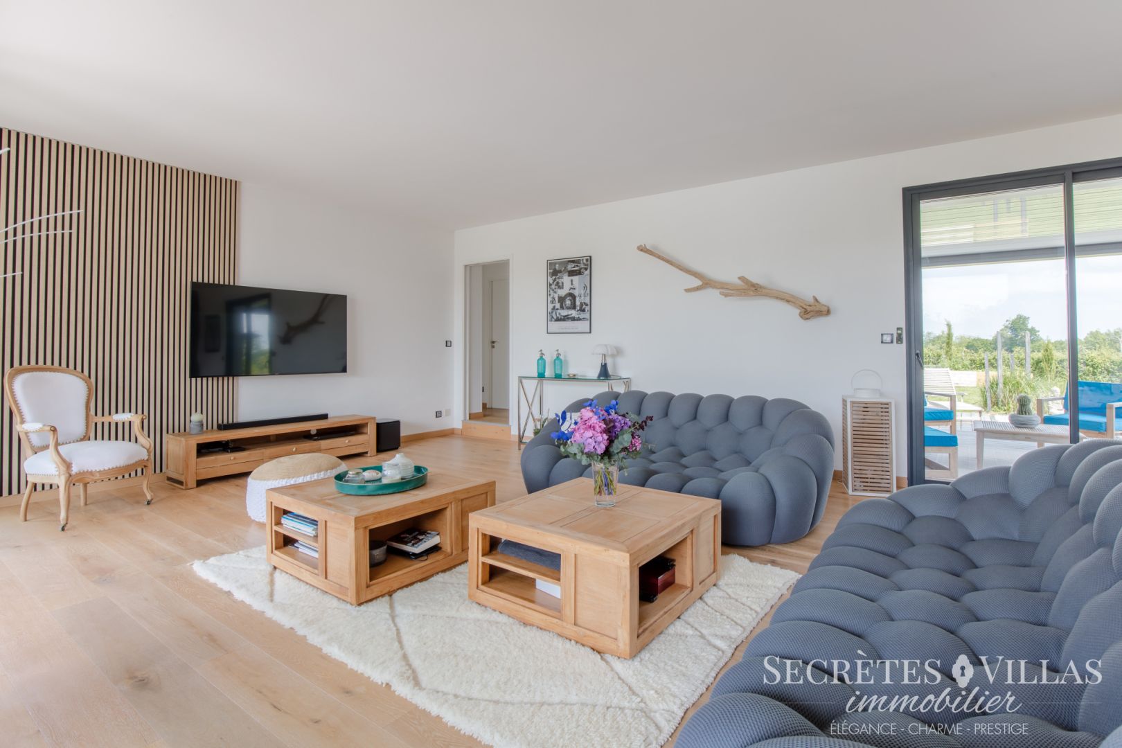 Photo HAUT BOULIAC SUPERBE  VILLA CONTEMPORAINE 254M2 SUR 1992M2 image 4/6