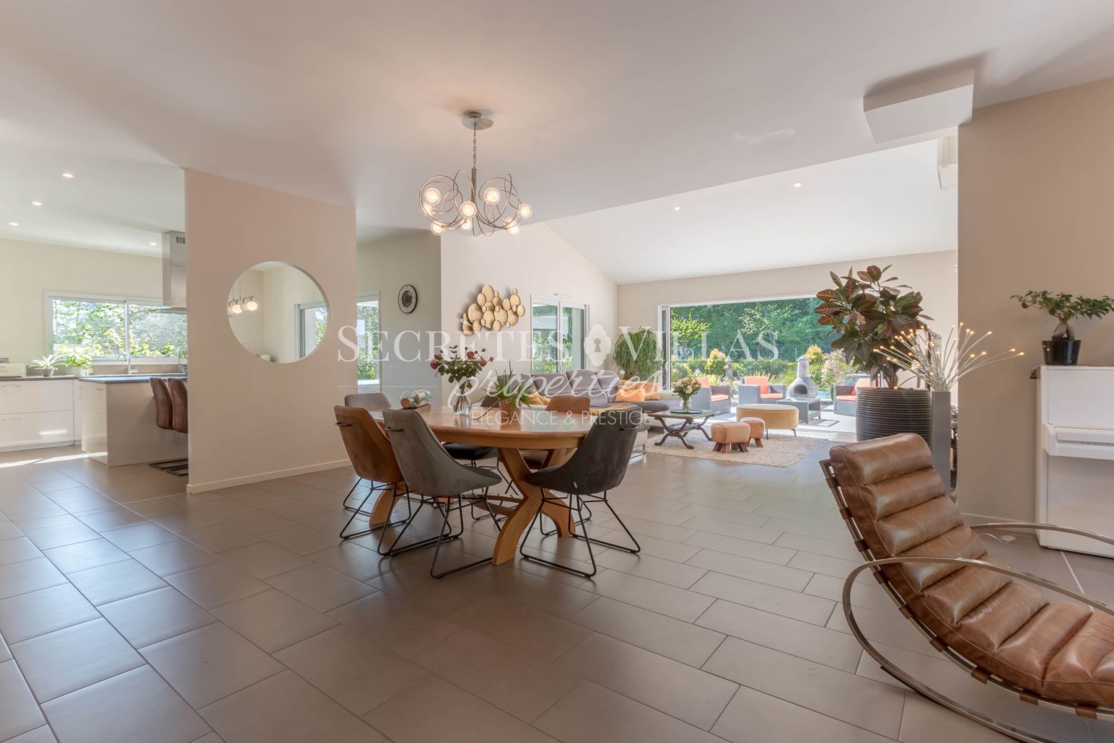 Photo BOULIAC SPLENDIDE VILLA  PRESTIGE 300M2  2112M2 VUE BOIS image 3/6