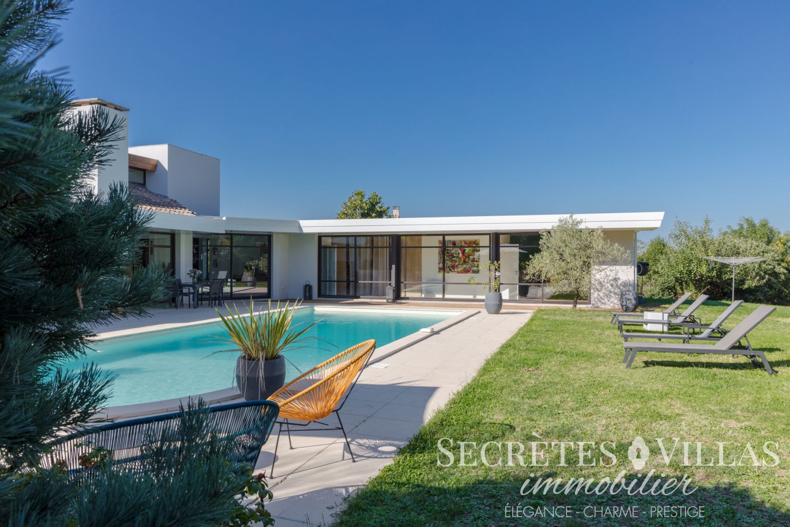 HAUT LATRESNE SUPERBE VILLA D'ARCHITECTE  236M2 SUR TERRAIN