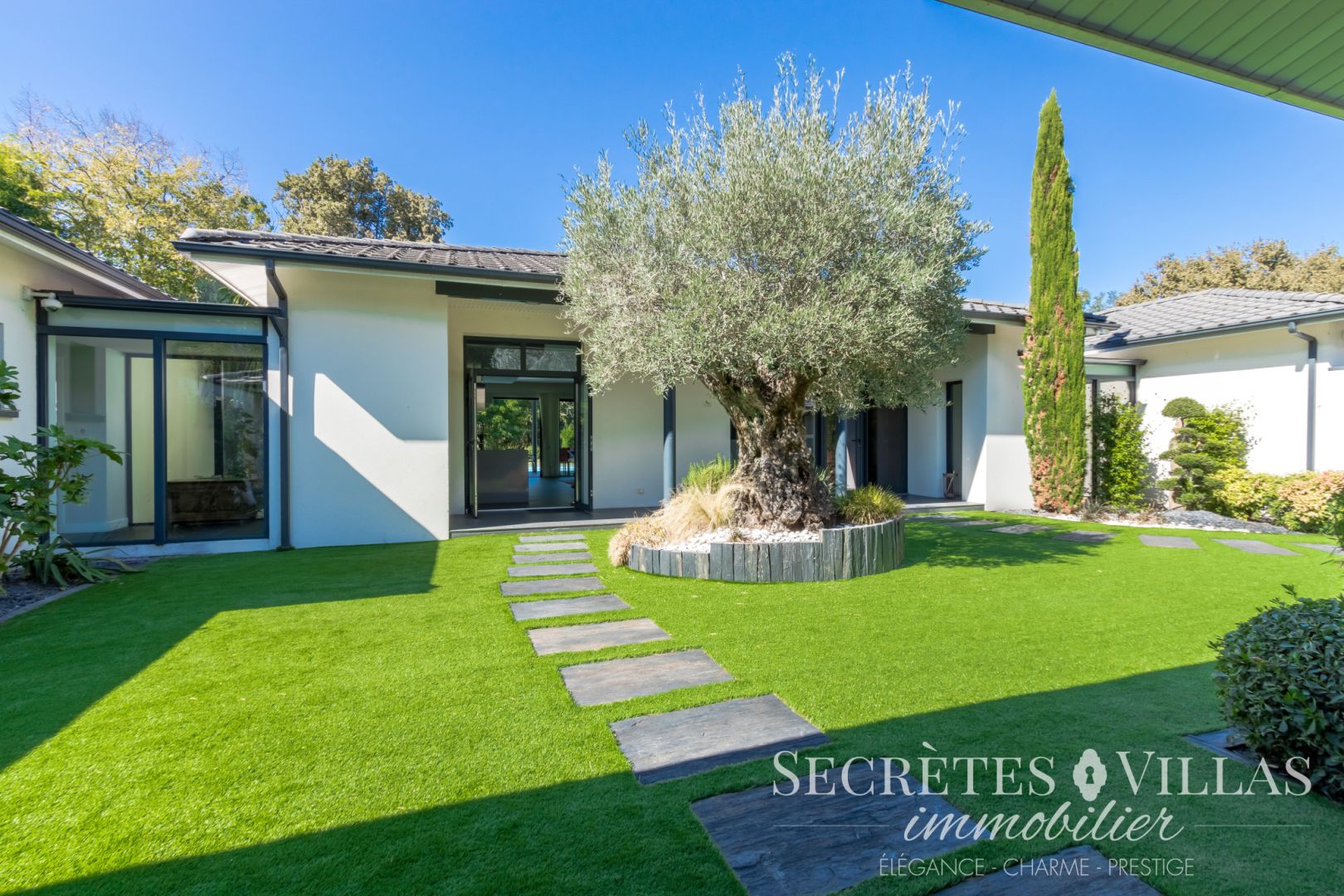 Photo CAMBLANES ET MEYNAC BELLE VILLA CONTEMPORAINE 405M2 VUE BOIS image 5/6