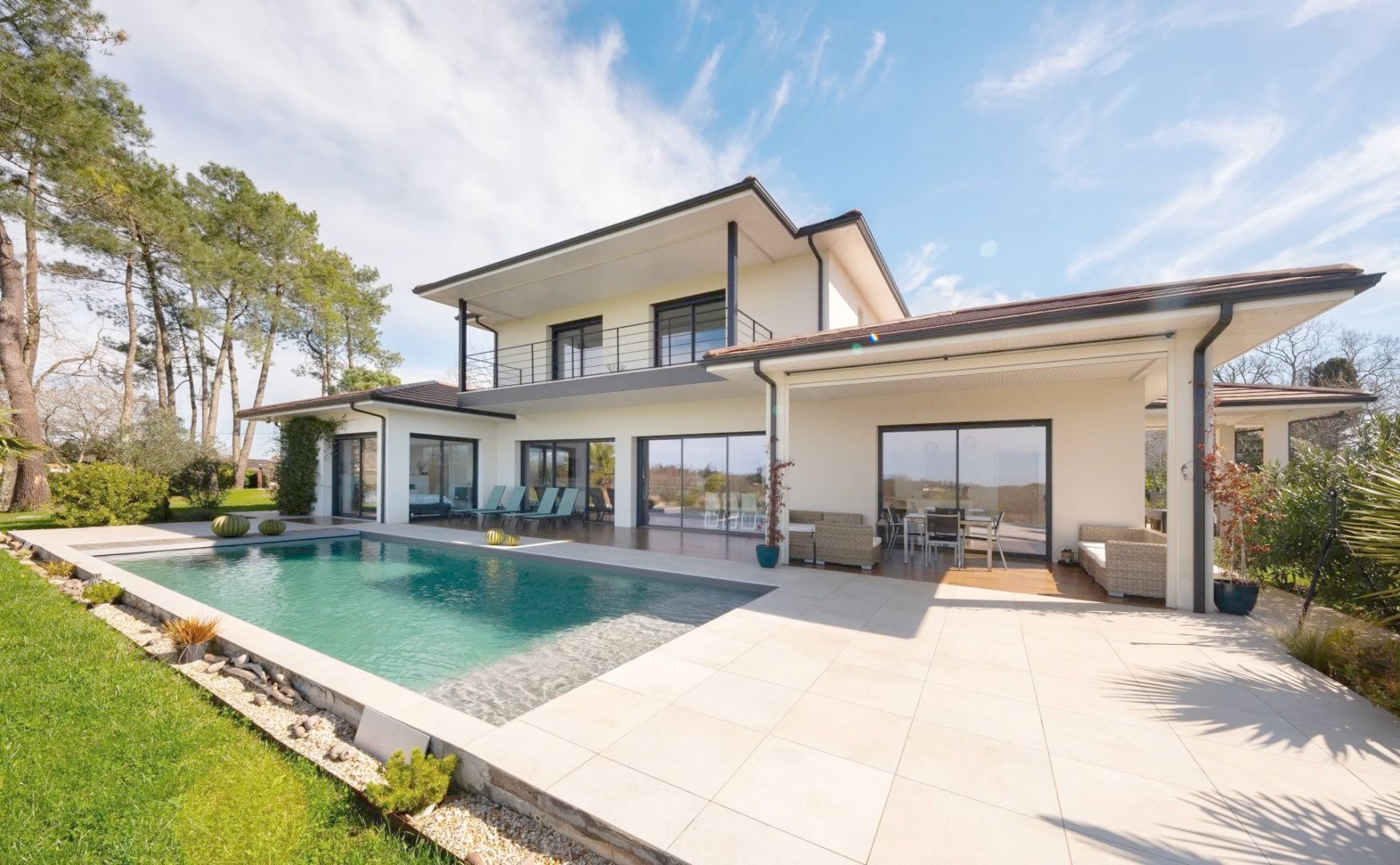 Photo BOULIAC VILLA D'ARCHITECTE HAUT DE GAMME 239M2 AVEC VUE EXCE image 2/6