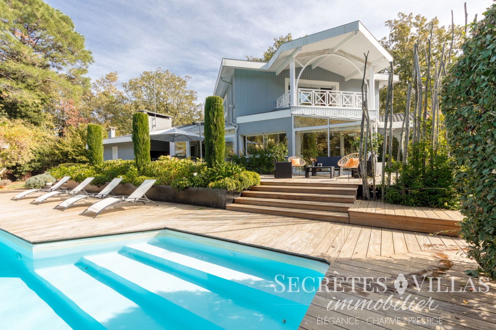 GRADIGNAN RAVISSANTE VILLA  251M2 SUR BEAU TERRAIN 3409M2