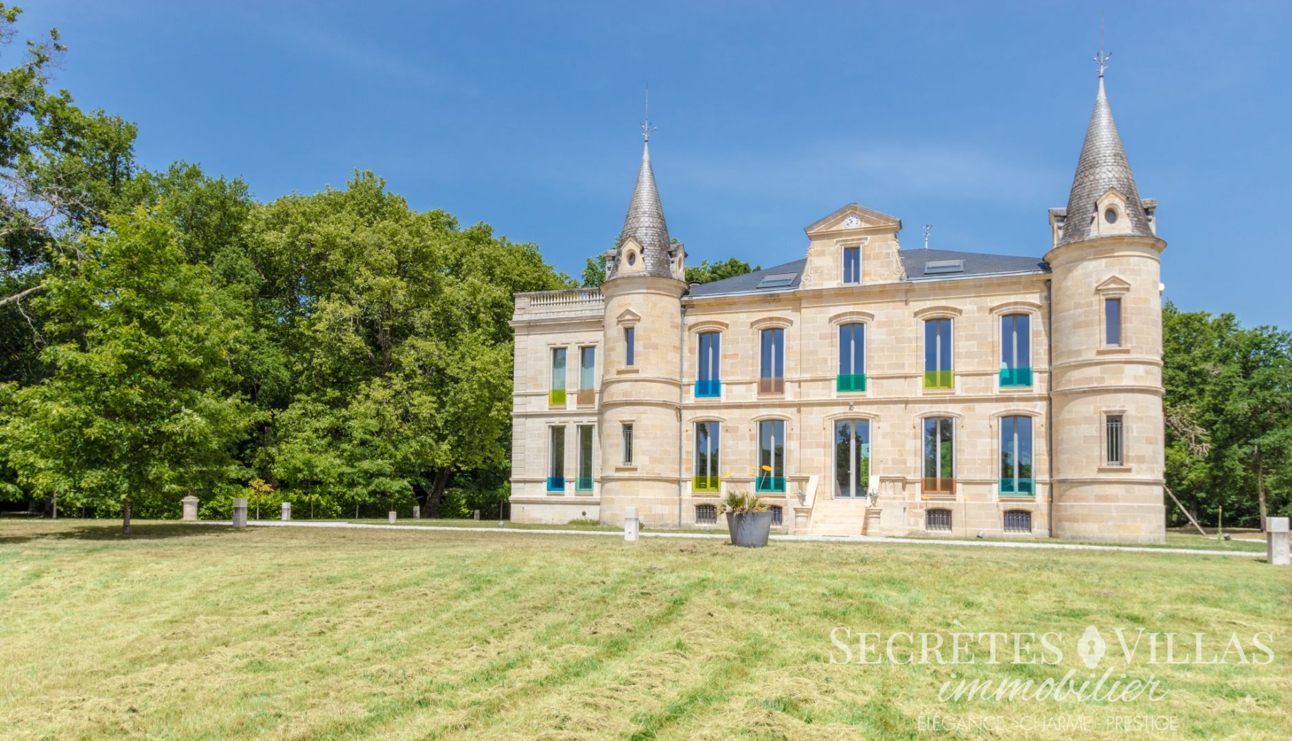 BORDEAUX CHATEAU ET DEPENDANCES RENOVES 1310M2  PARC 5,44HA