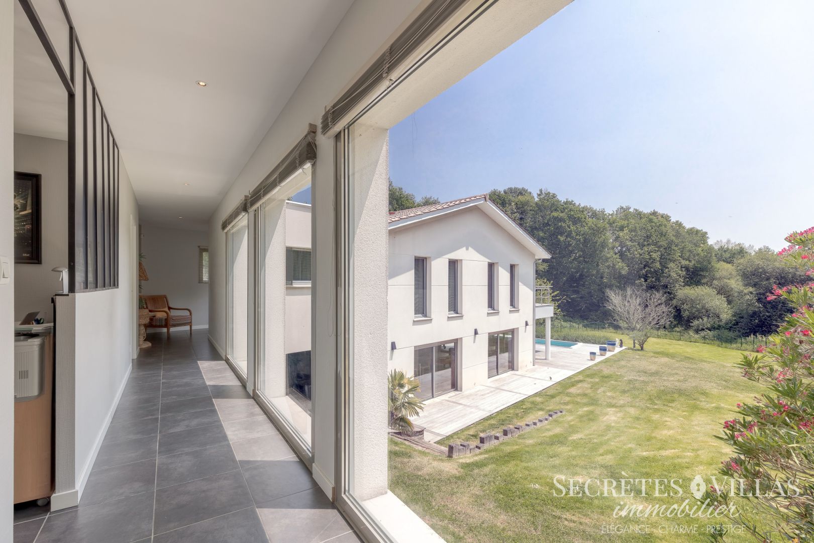 Photo FARGUES ST HILAIRE SUPERBE VILLA  D'ARCHITECTE 210 M2 ET 246 image 1/6