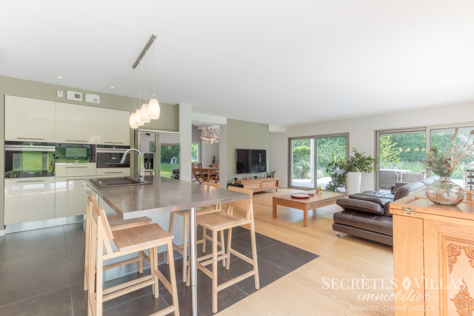 Photo FARGUES ST HILAIRE SUPERBE VILLA  D'ARCHITECTE 210 M2 ET 246 image 2/6