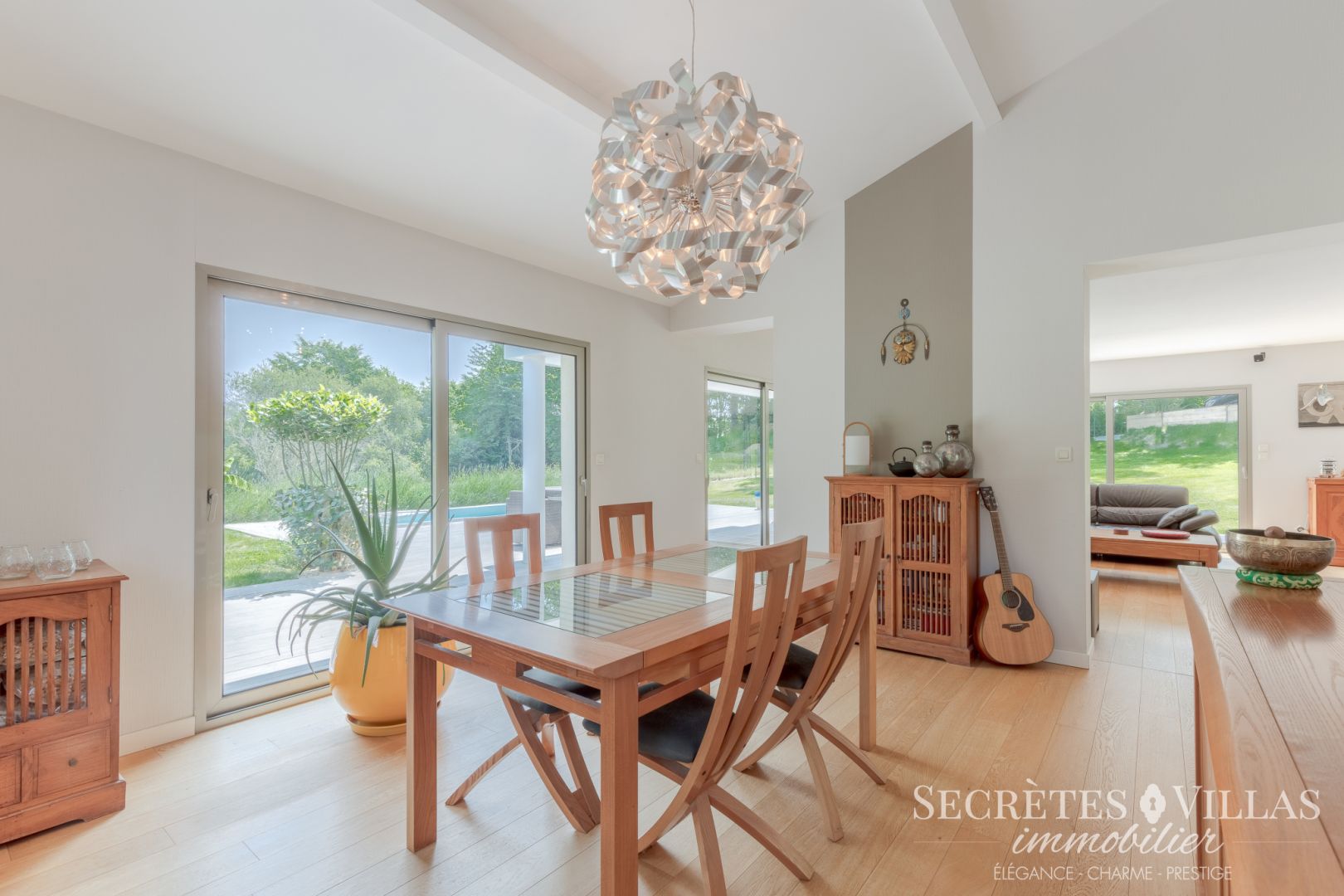 Photo FARGUES ST HILAIRE SUPERBE VILLA  D'ARCHITECTE 210 M2 ET 246 image 3/6