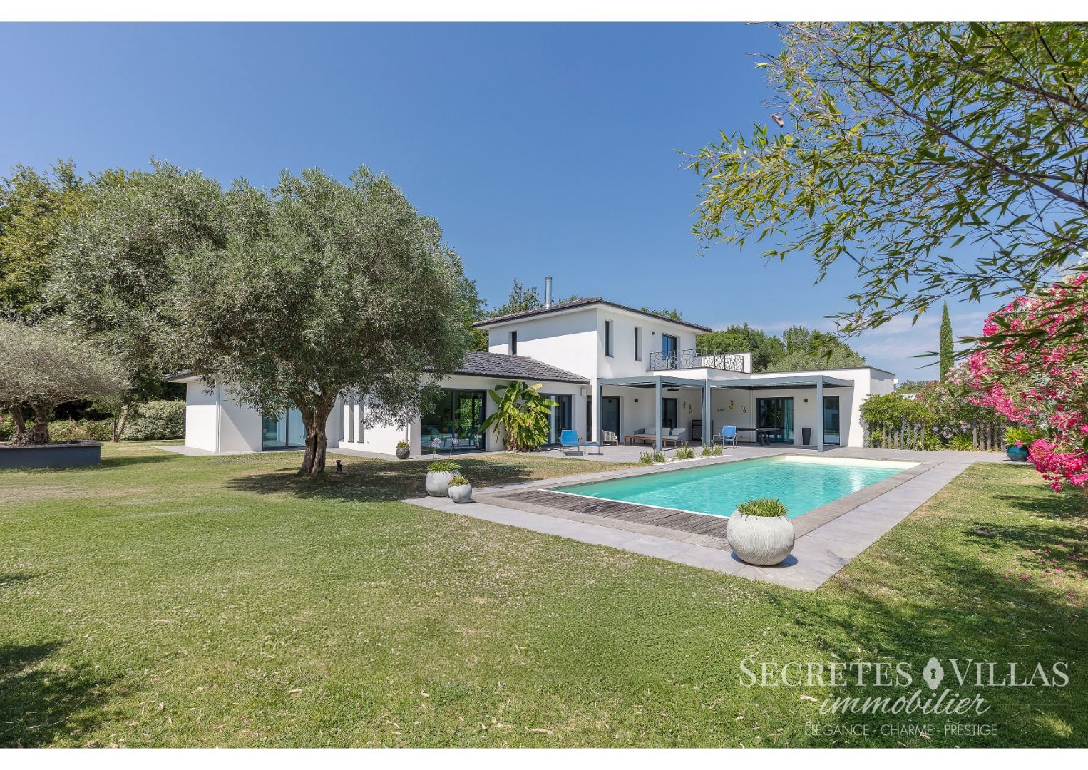HAUT BOULIAC SUPERBE VILLA  CONTEMPORAINE 257M2 SUR 2051 M2