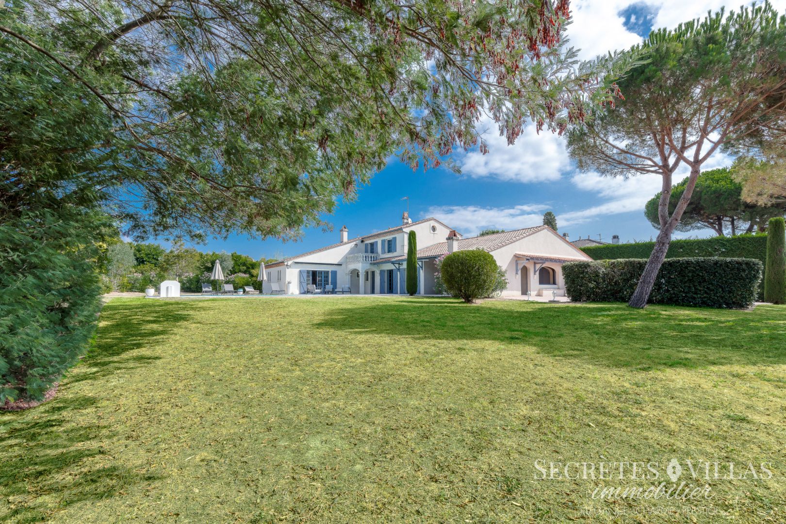 LATRESNE VILLA  270M2 DE CHARME SUR TERRAIN 3581M2 AVEC VUE