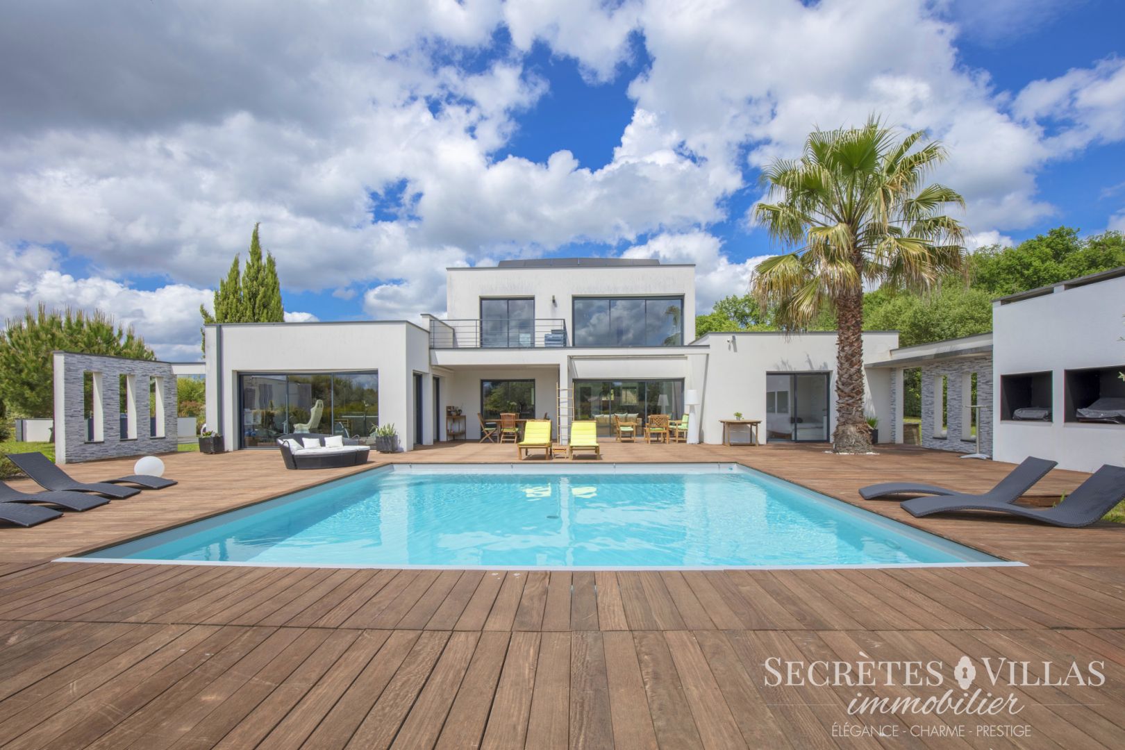 Photo BOULIAC MAGNIFIQUE VILLA  CONTEMPORAINE 217M2 TERRAIN 2575M2 image 1/6