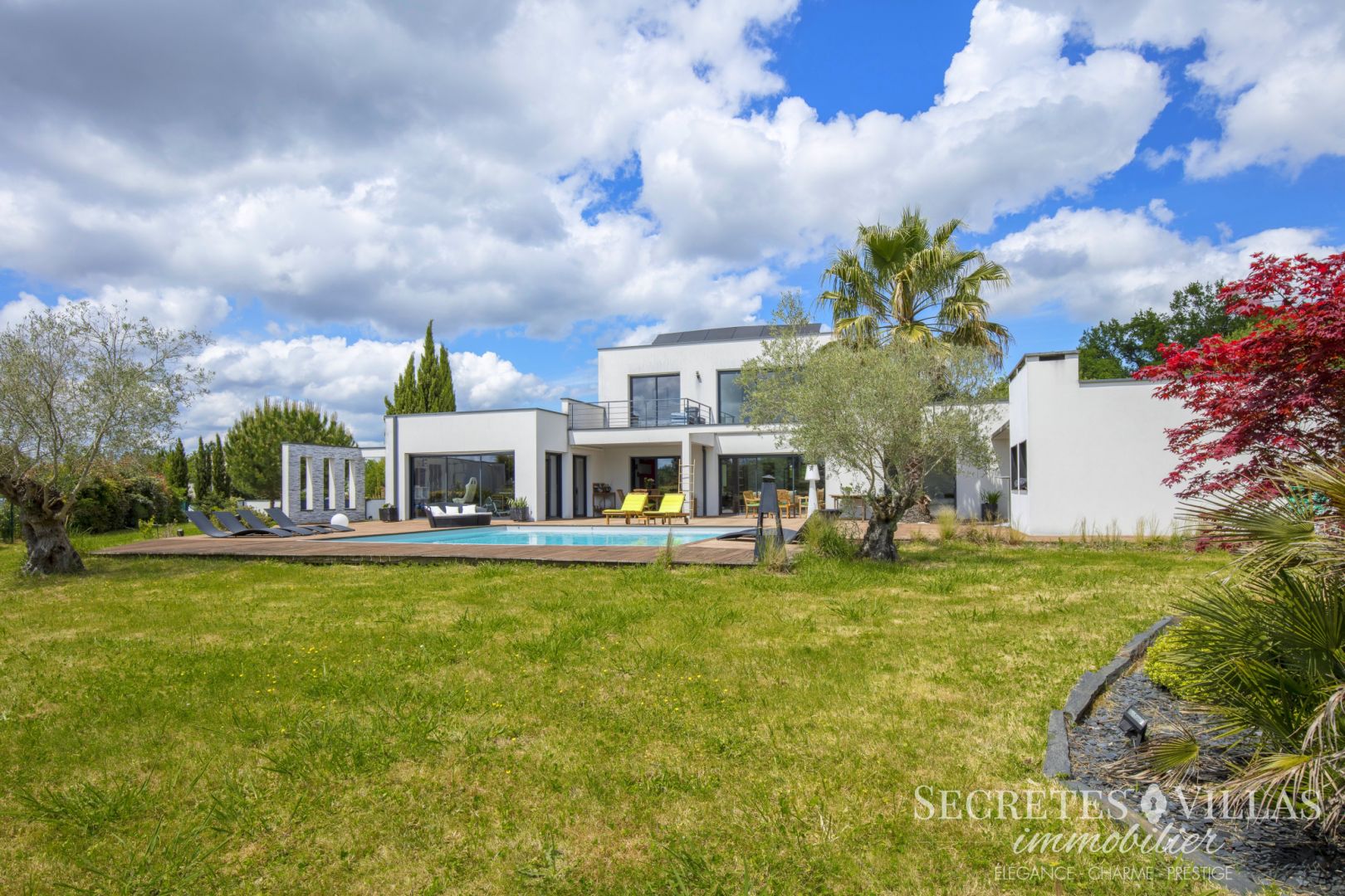 Photo BOULIAC MAGNIFIQUE VILLA  CONTEMPORAINE 217M2 TERRAIN 2575M2 image 2/6