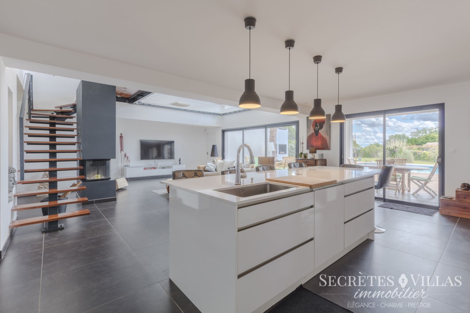 Photo BOULIAC MAGNIFIQUE VILLA  CONTEMPORAINE 217M2 TERRAIN 2575M2 image 4/6