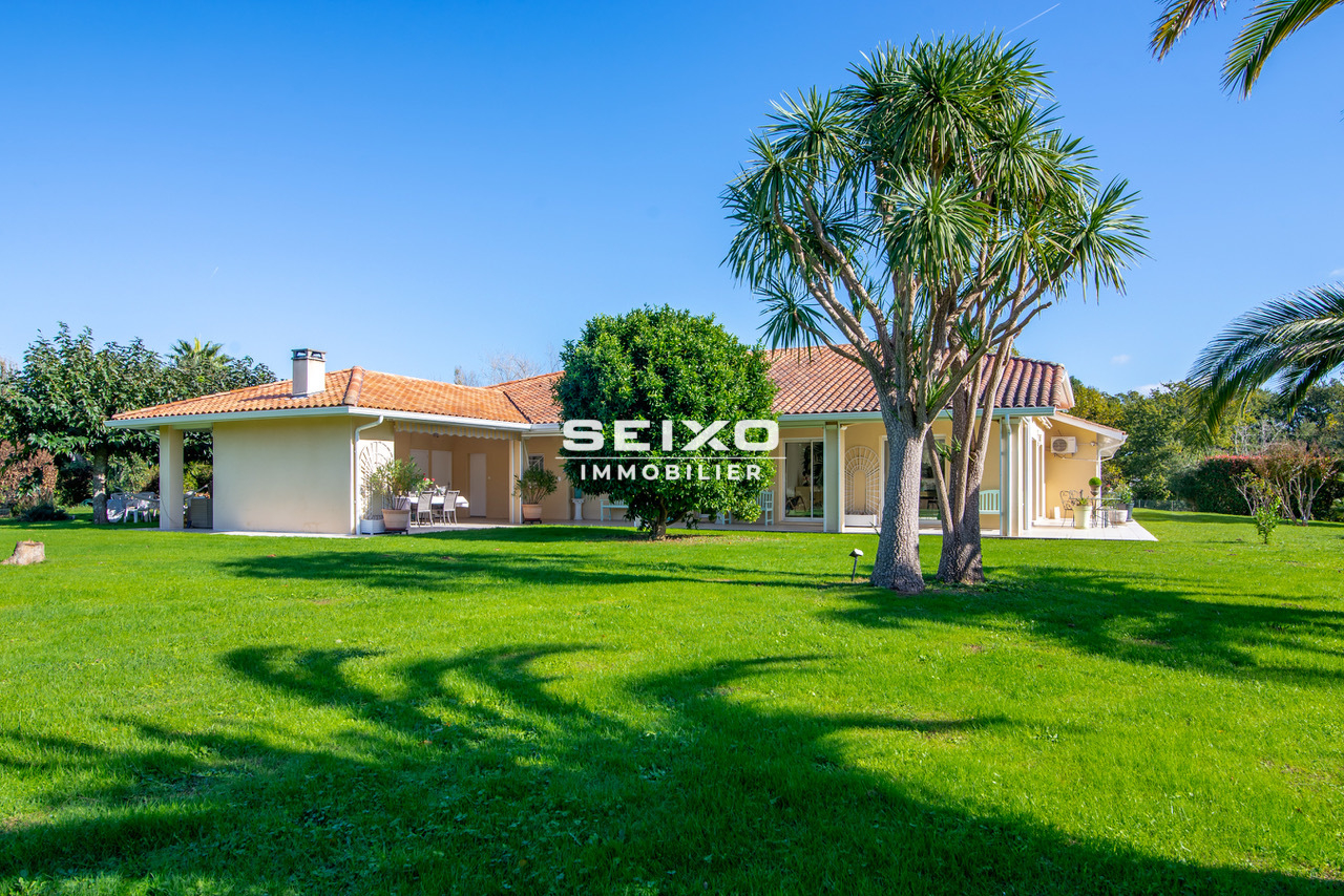 Photo Villa d'exception 300 m² de plain-pied sur son parc de 3500 m² image 1/6