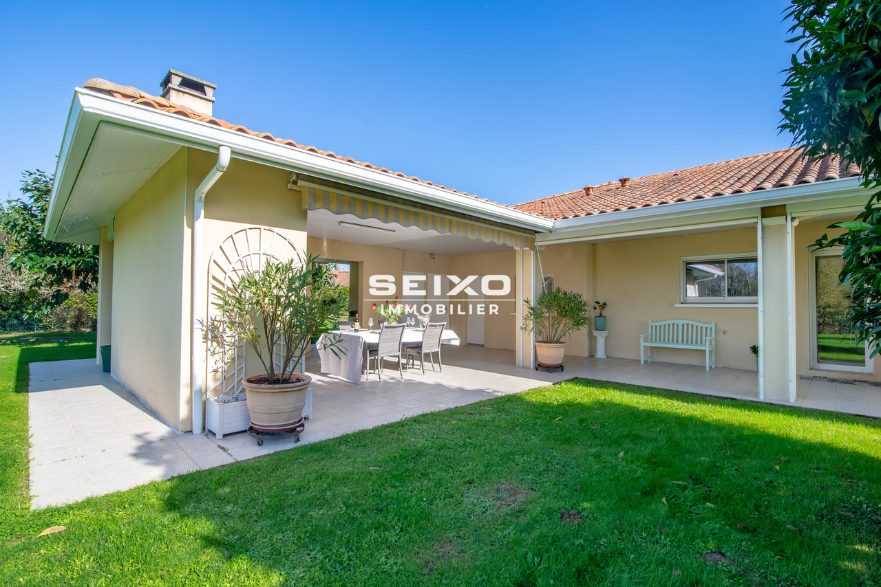 Photo Villa d'exception 300 m² de plain-pied sur son parc de 3500 m² image 2/6