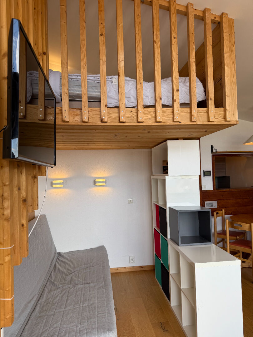 Photo VENDU. Alpages 1 . 2 p avec hauteur de plafond .Belle vue Ouest . image 3/6