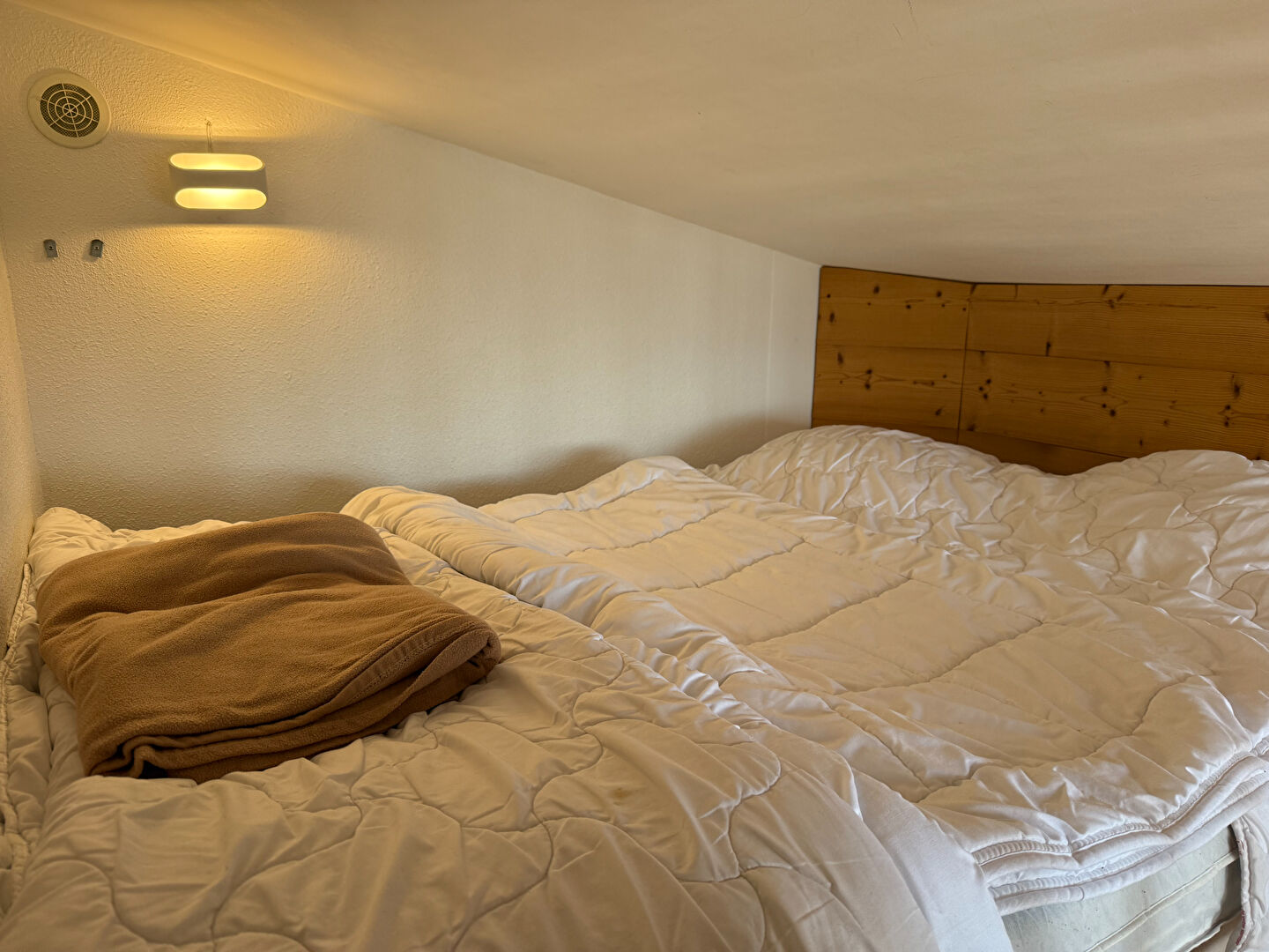 Photo VENDU. Alpages 1 . 2 p avec hauteur de plafond .Belle vue Ouest . image 4/6