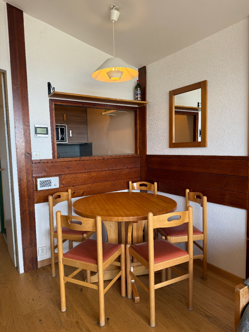 Photo VENDU. Alpages 1 . 2 p avec hauteur de plafond .Belle vue Ouest . image 5/6