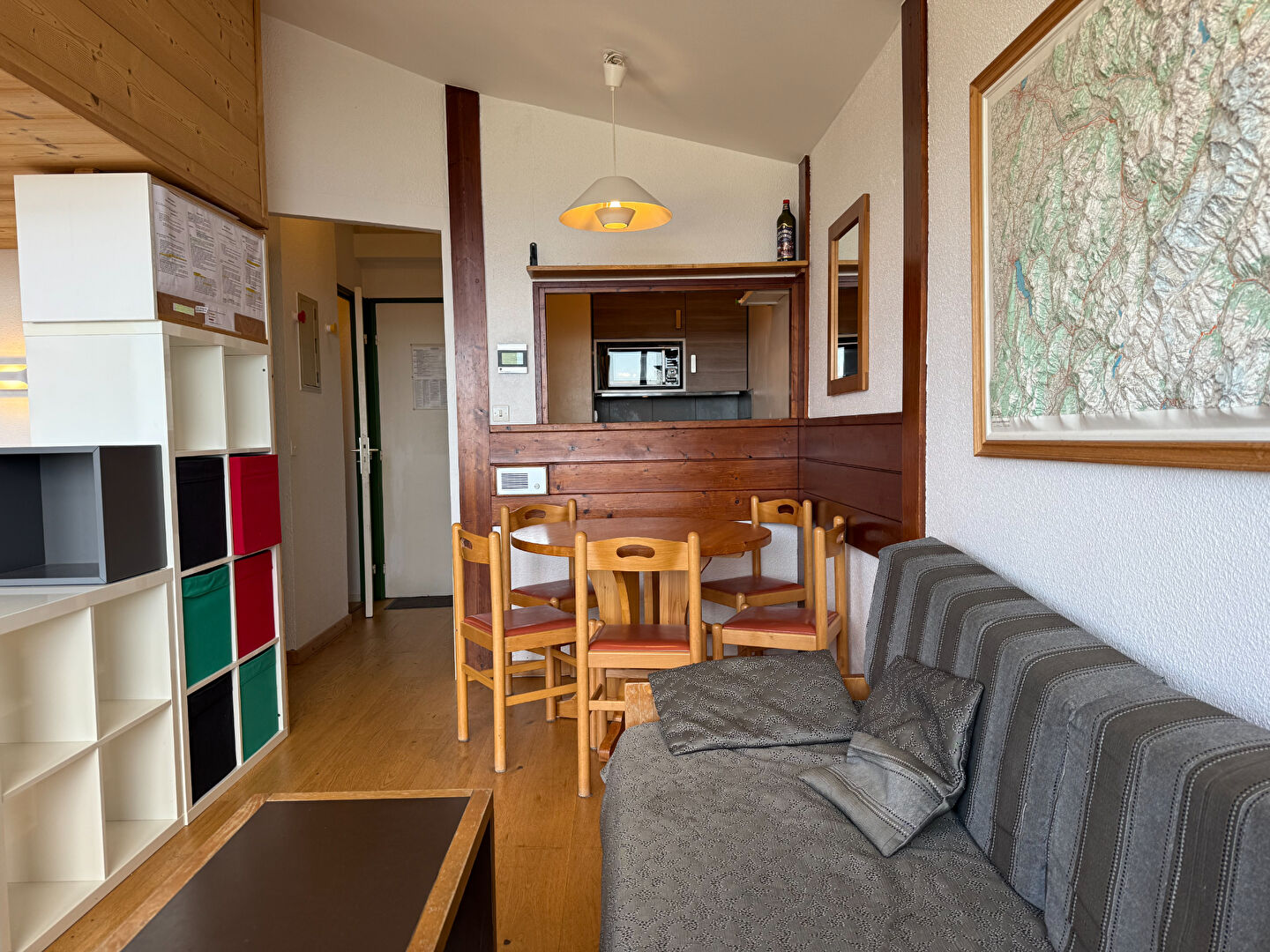 Photo VENDU. Alpages 1 . 2 p avec hauteur de plafond .Belle vue Ouest . image 6/6