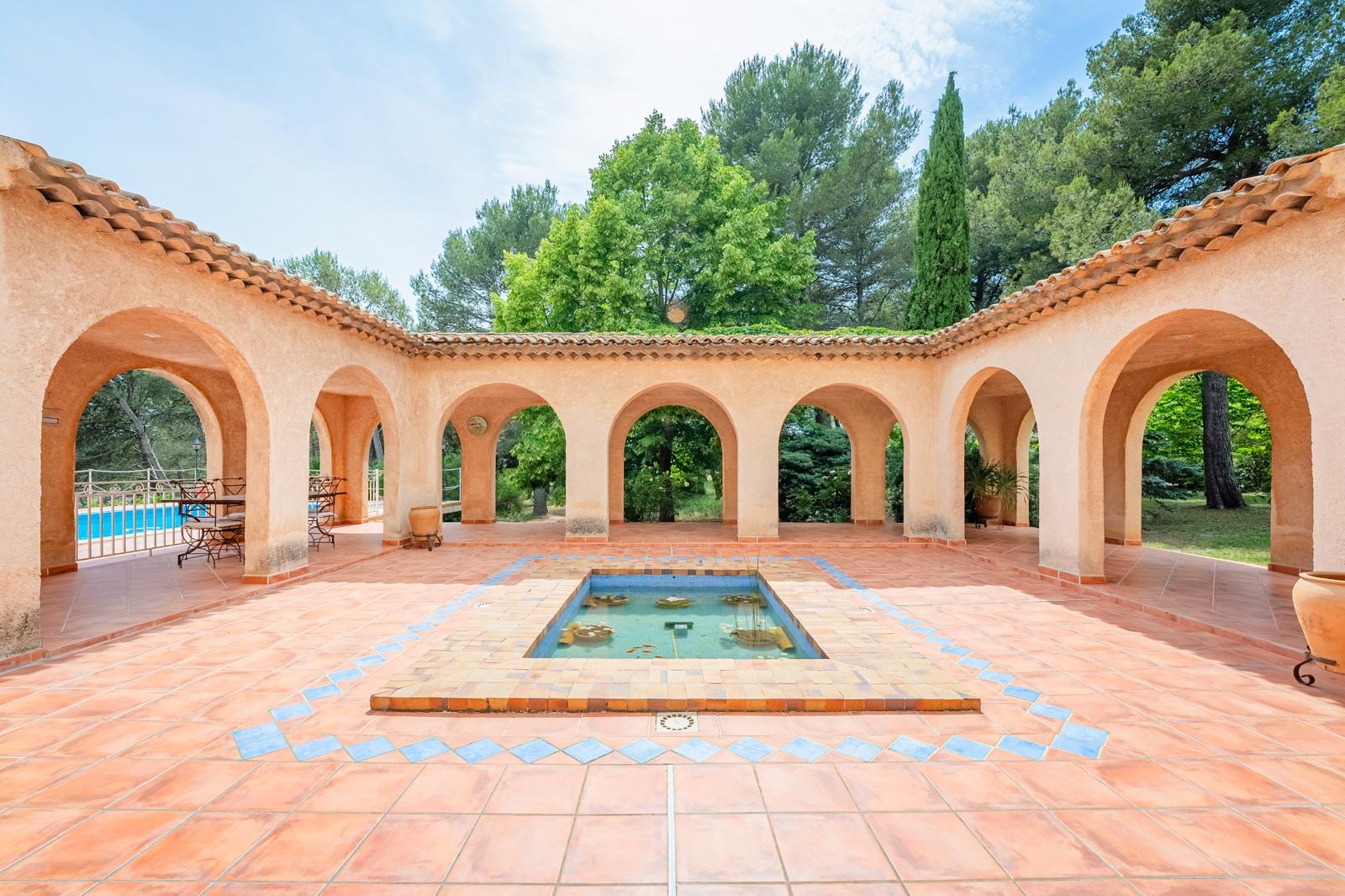 Photo Les Pennes Mirabeau (13170) Maison d'Architecte de 200 m²  sur 5 000 m² de terrain - secteur Barnouins image 4/6