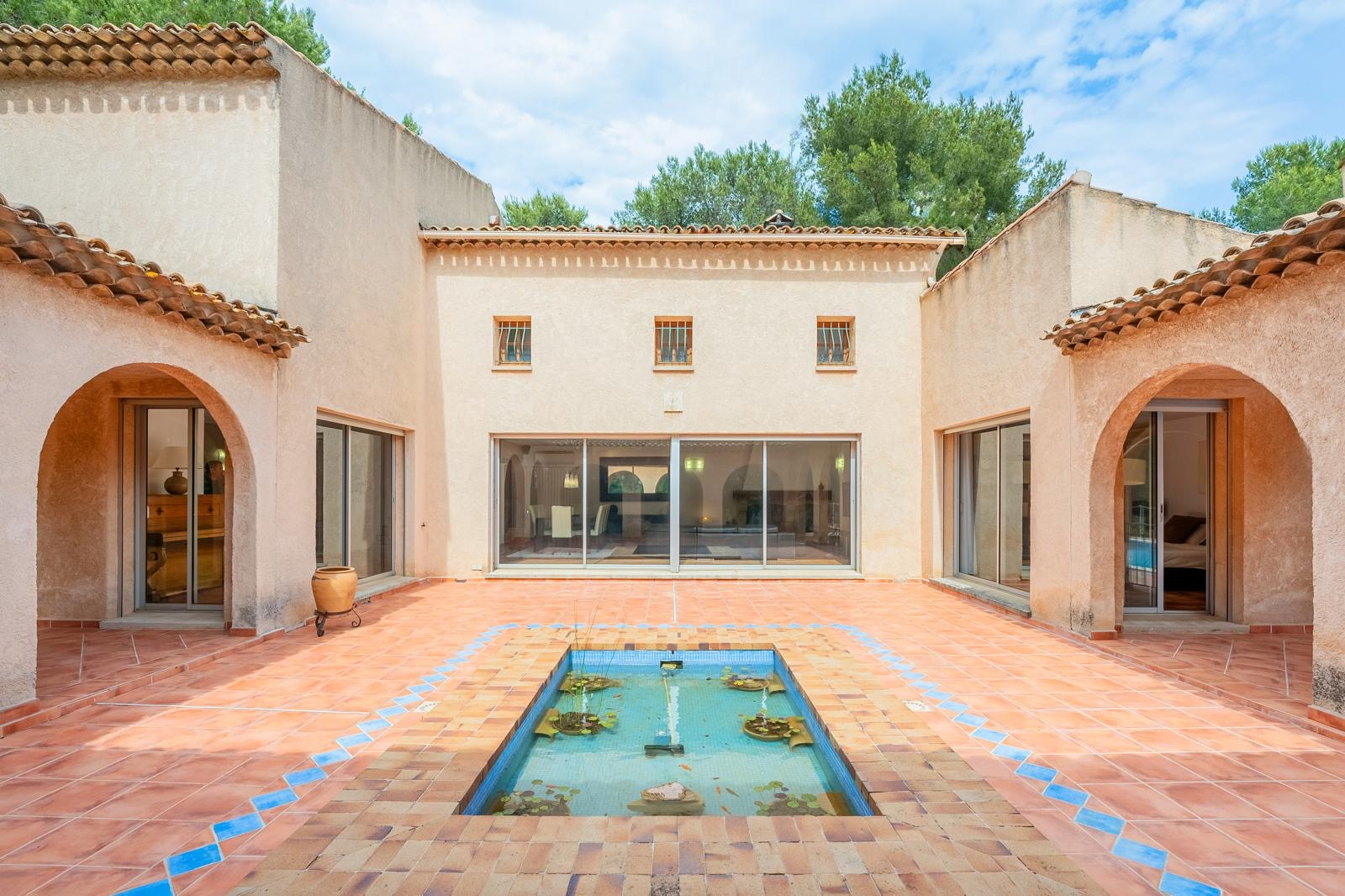 Photo Les Pennes Mirabeau (13170) Maison d'Architecte de 200 m²  sur 5 000 m² de terrain - secteur Barnouins image 5/6