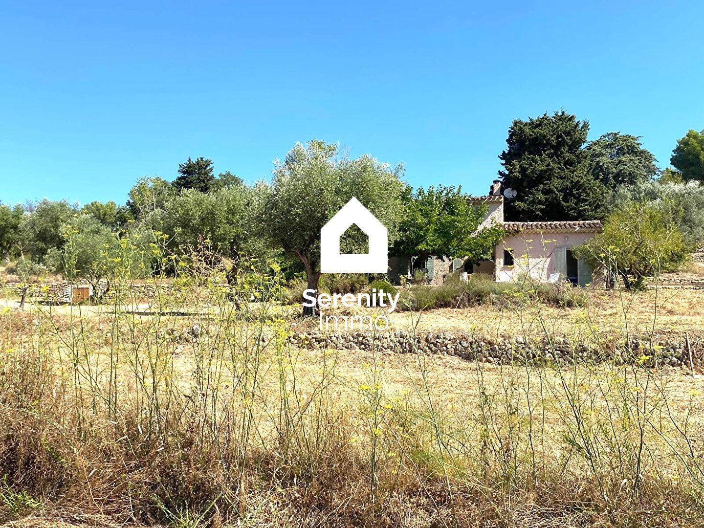 Photo Propriété de charme avec deux habitations dans un domaine privé de 11 000 m² au Beausset ( 83330) image 2/6