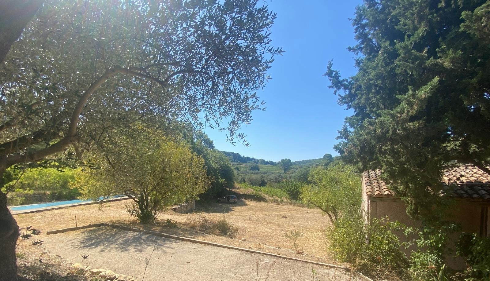Photo Propriété de charme avec deux habitations dans un domaine privé de 11 000 m² au Beausset ( 83330) image 3/6