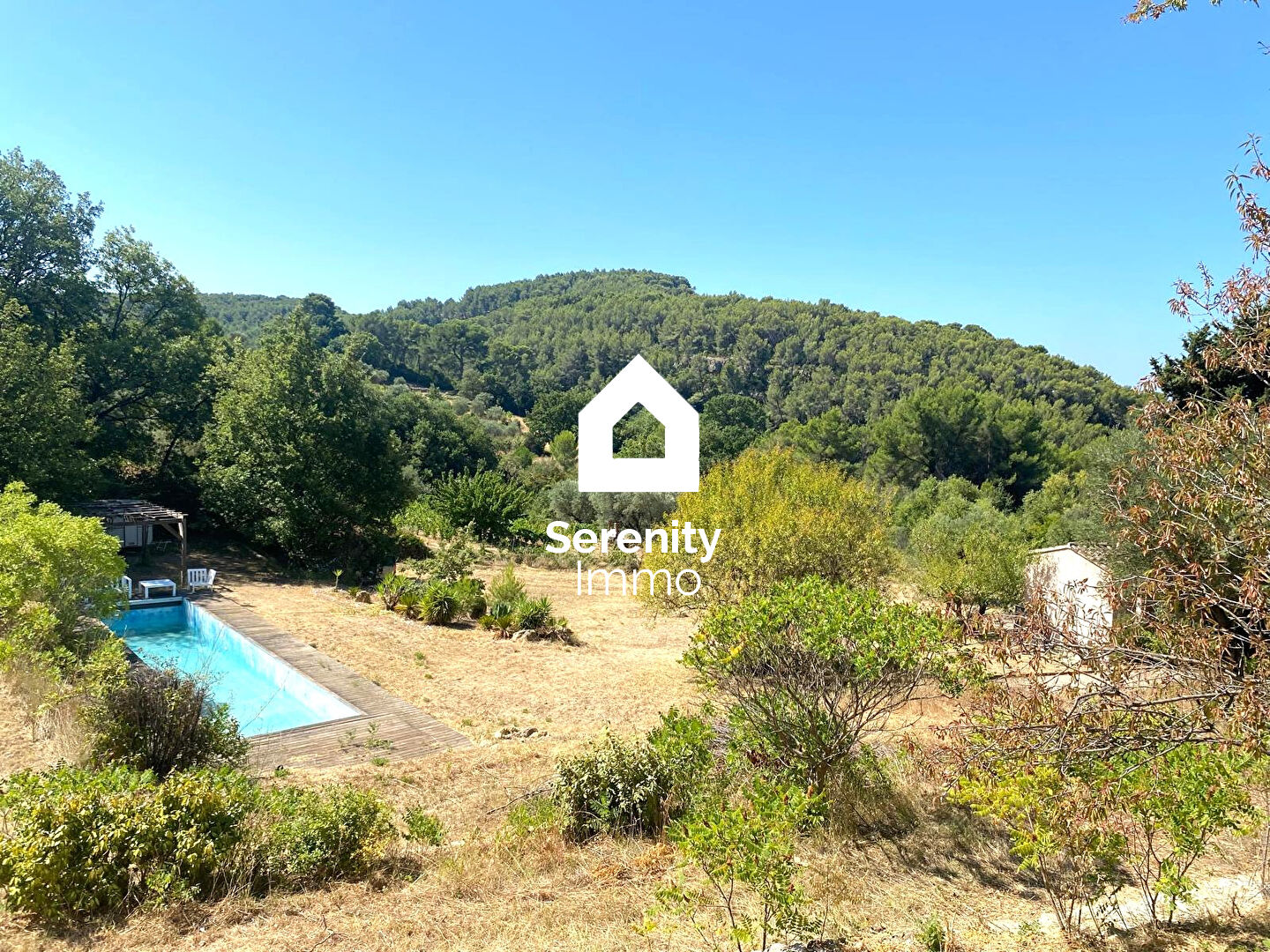Photo Propriété de charme avec deux habitations dans un domaine privé de 11 000 m² au Beausset ( 83330) image 4/6