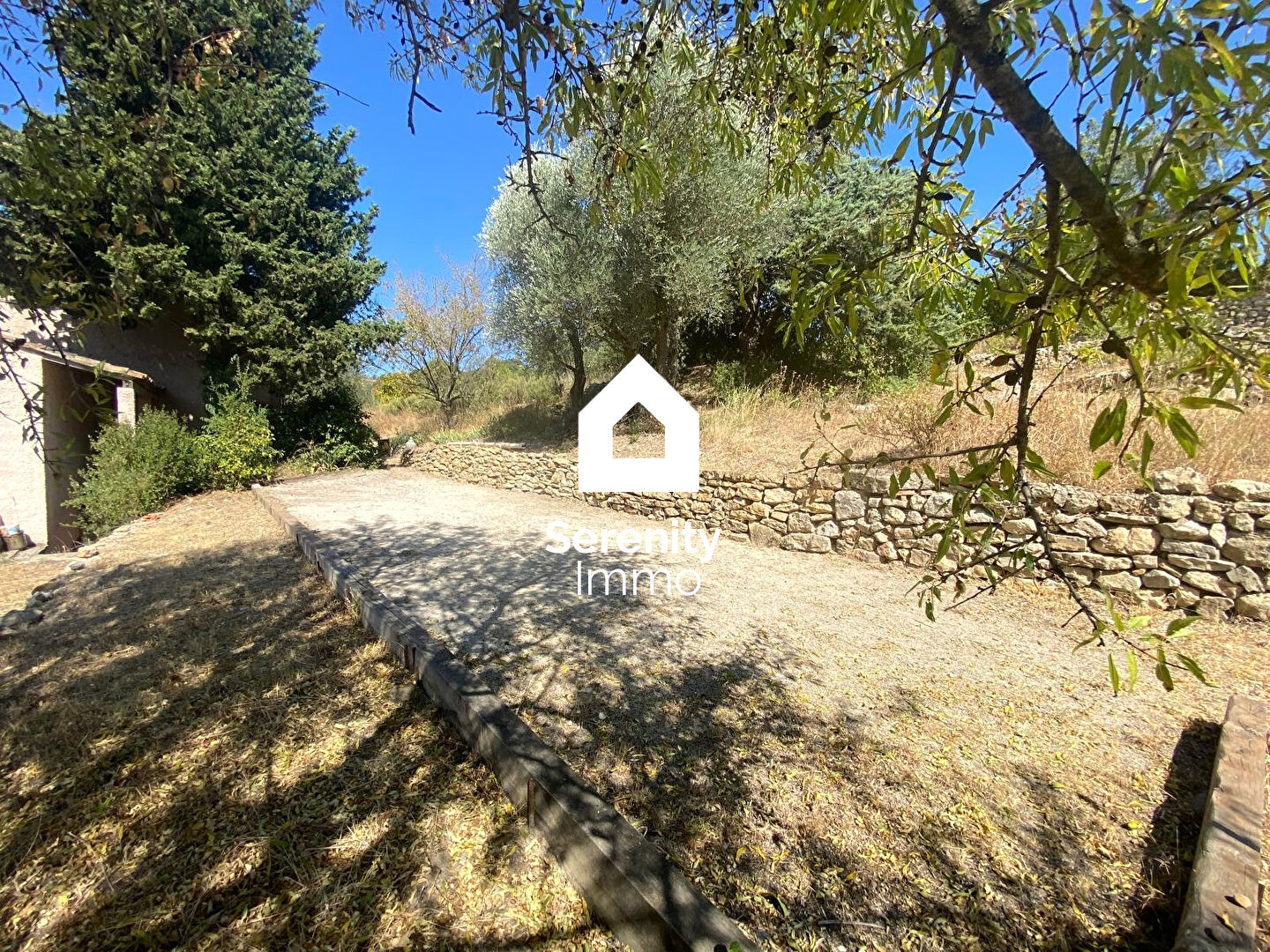 Photo Propriété de charme avec deux habitations dans un domaine privé de 11 000 m² au Beausset ( 83330) image 5/6