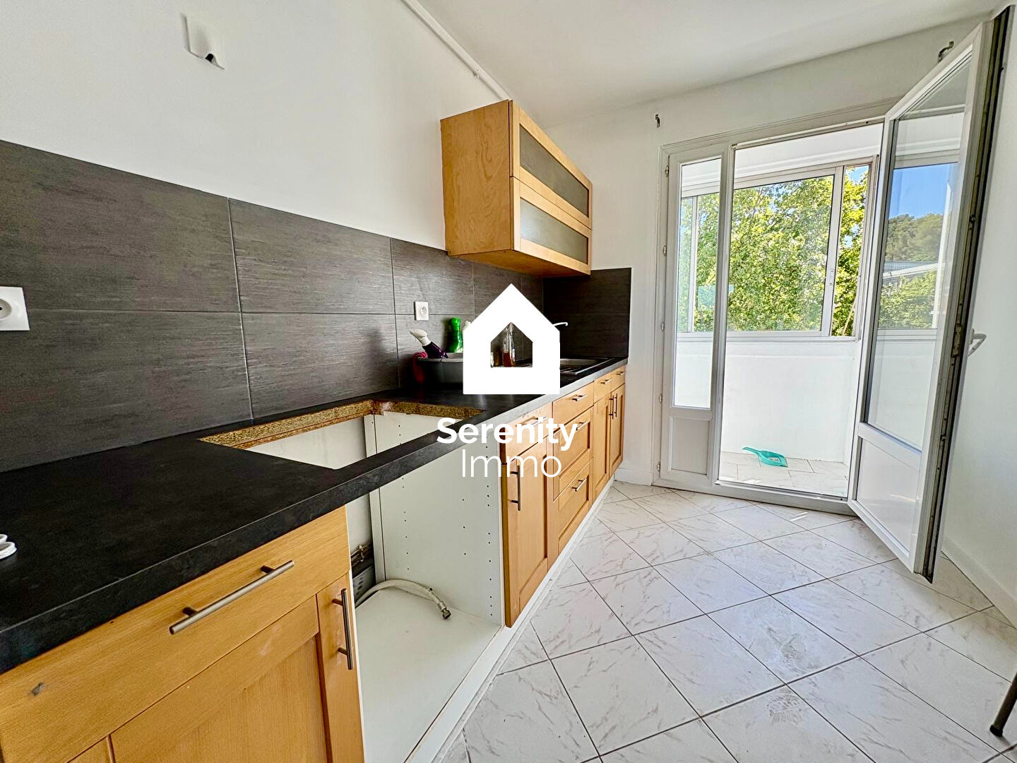 Beau T3 lumineux avec cuisine aménagée ? 3e étage ? Marseille 15e