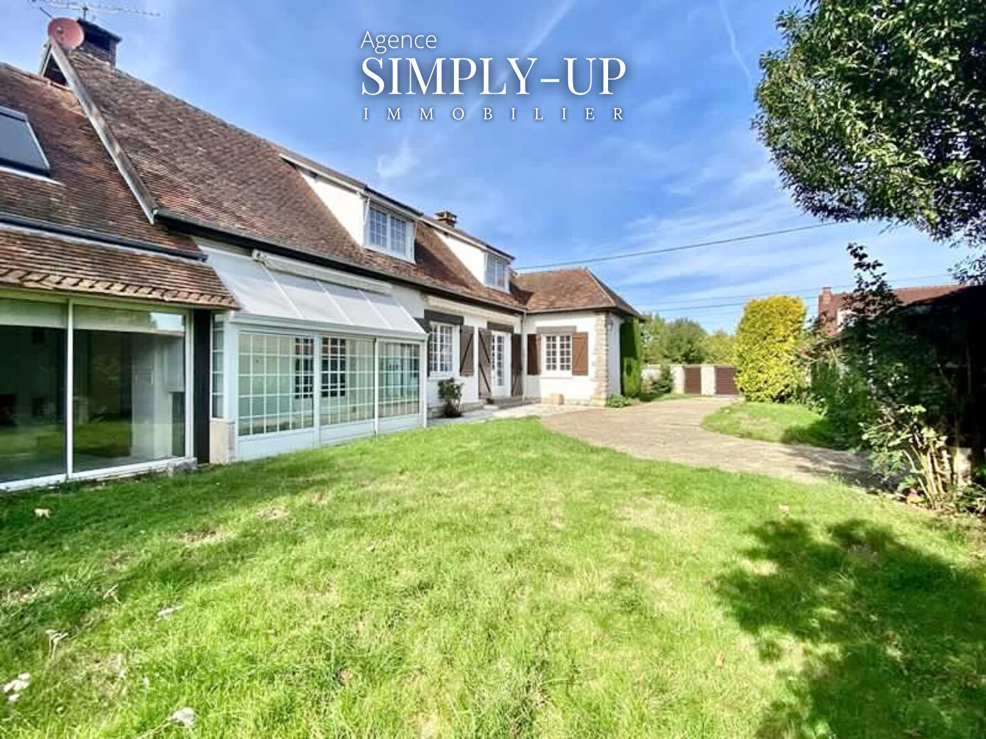 Superbe maison de caractère à 10 minutes de Beauvais, 8 pièce(s) 208 m2 avec grand jardin arboré