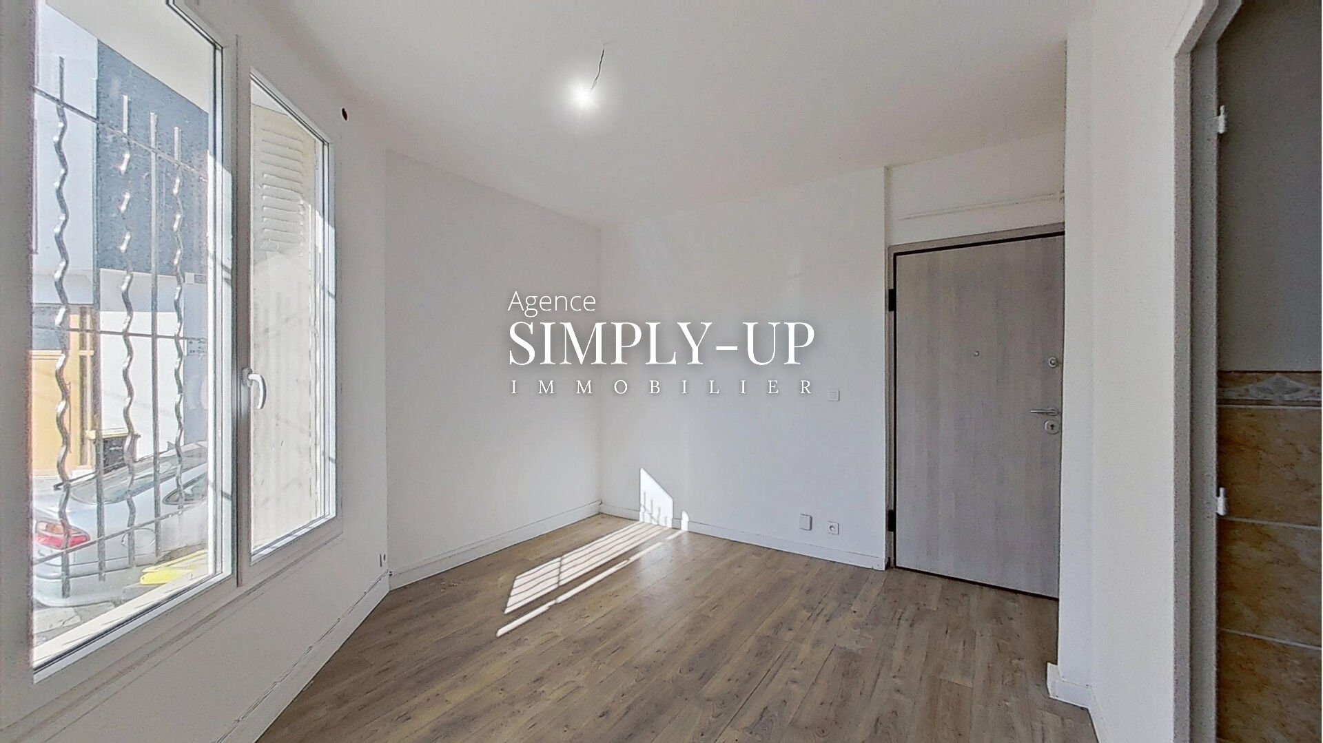 MONTREUIL - APPARTEMENT 2 PIÈCES - ANGLE - REZ-DE-CHAUSSÉE - IMMEUBLE RÉNOVÉ