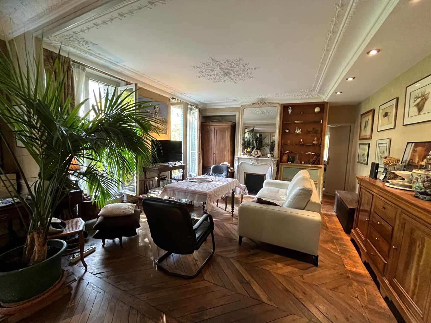 Appartement  haussmannien 5 pièces  Bd de Magenta / Rue du Faubourg St Martin - Paris 10ème