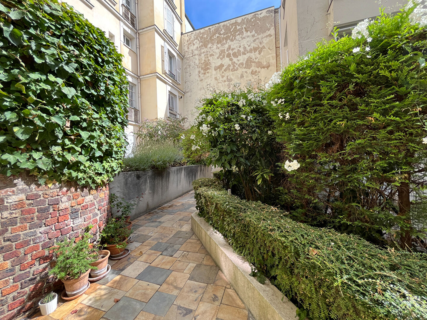 Photo Paris 17 - Appartement  2  pièces  avec loggia Rue Descombes image 2/6