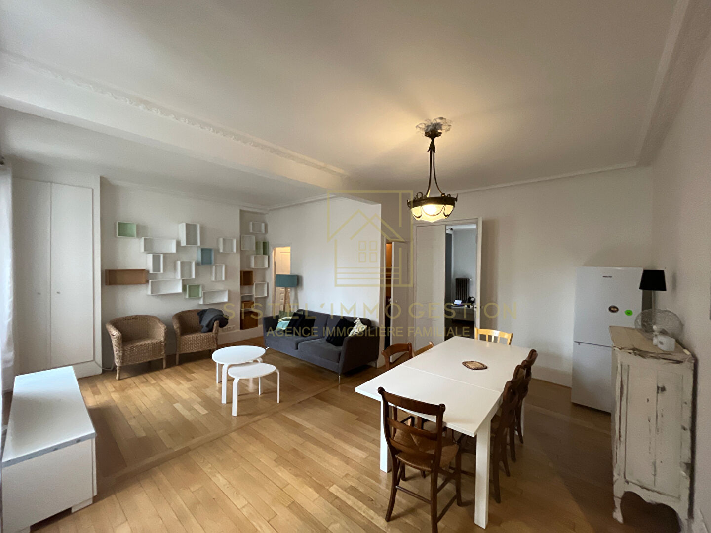 Photo Paris 10e - rue du Faubourg du Temple  - Appartement 3 pièces image 2/6